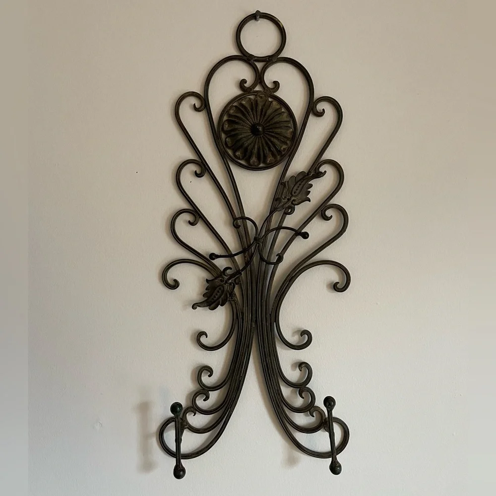 Vintage Victorian Scroll Style Black/Dark Green Metal Decorative Wall Easel